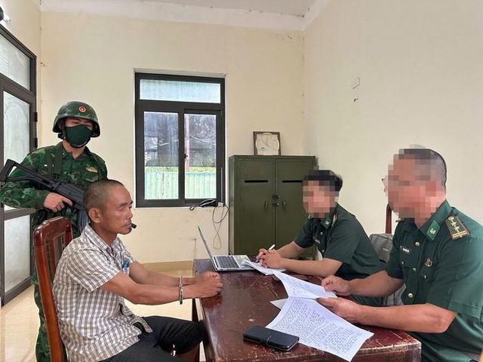 Đối tượng Nguyễn Duy Khánh thời điểm bị bắt giữ (Ảnh: Bộ đội biên phòng tỉnh Quảng Trị).