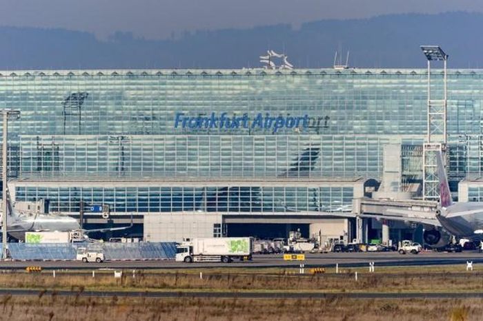 Bẫy đã được giăng bên trong Sân bay Frankfurt sau khi 6 công nhân mắc bệnh sốt rét. (Ảnh: Getty Images)