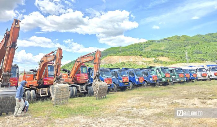 Máy móc, thiết bị được huy động tại khu vực triển khai dự án Eagle FTZ, vị trí số 2 Khu thương mại tự do Đà Nẵng.