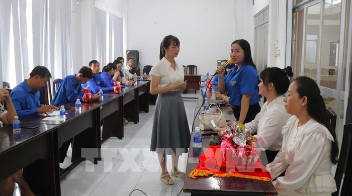 Hoạt động đố vui tìm hiểu kiến thức lịch sử tại Thư viện thành phố Cần Thơ cơ sở Vị Thanh. Ảnh: Nguyễn Hằng - TTXVN