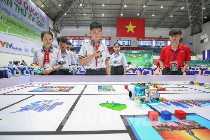 Học sinh Tây Ninh tham gia cuộc thi Robocon. Ảnh: Giang Phương - TTXVN