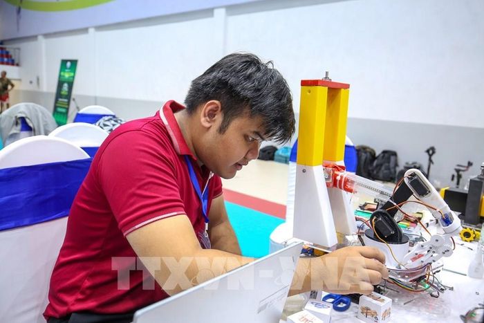 Từ những dòng code của học sinh từng bước hình thành tư duy logic, khả năng sáng tạo và kỹ năng ứng dụng công nghệ thông tin. Ảnh: Giang Phương - TTXVN 