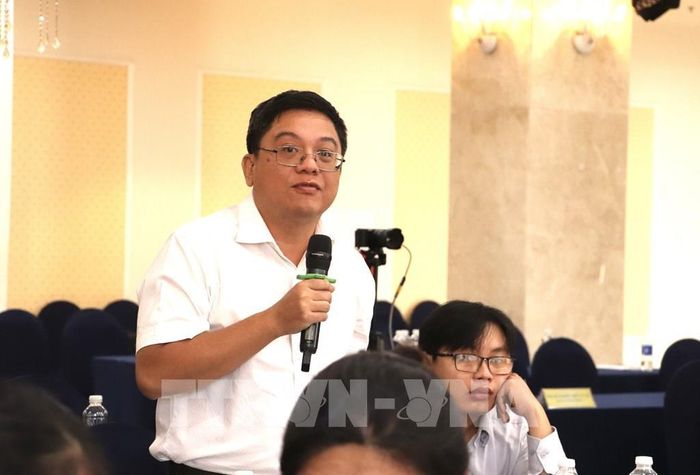 Đại diện Công ty Thuỷ sản Á Châu (Đồng Tháp) tìm hiểu thủ tục xuất khẩu cá tra khi tham gia Hiệp định RCEP. Ảnh: Hồng Nhung - TTXVN