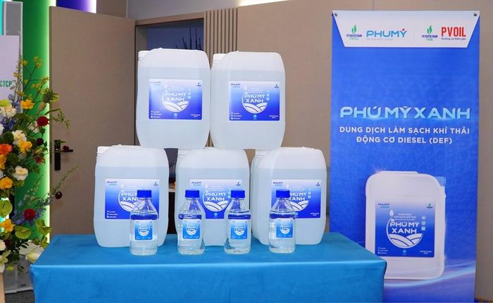 Dung dịch làm sạch khí thải động cơ diesel DEF/Phú Mỹ Xanh. Ảnh: PVFCCo-Phú Mỹ