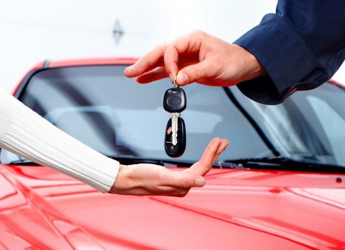 Người thuê cần đọc kỹ các điều khoản liên quan đến hư hỏng, tai nạn và bảo hiểm trước khi thuê xe.