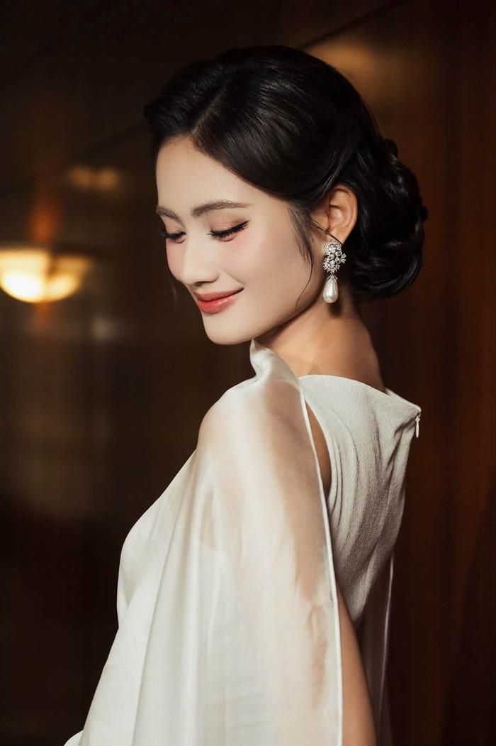 Nhiều khán giả trông chờ Ý Nhi trở về Việt Nam sau 3 năm du học Úc.