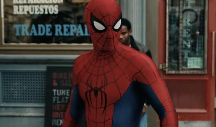Sức hấp dẫn của Spider-Man không chỉ đến từ những trận chiến, mà còn nằm ở hình ảnh một người trẻ phải đối diện với những vấn đề rất đời thường. Ảnh: Sony Pictures.