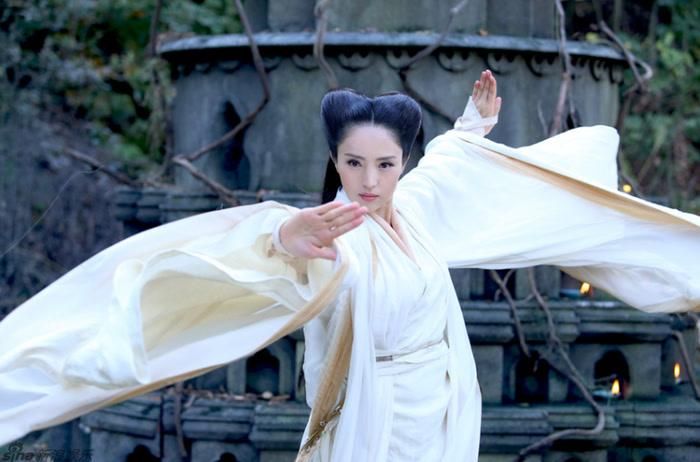 Sự xuất hiện đầy bí ẩn của Lâm Triều Anh cùng võ công cái thế đã khiến độc giả không khỏi tò mò về lai lịch cũng như nguồn gốc võ công của bà. Ảnh: Sohu