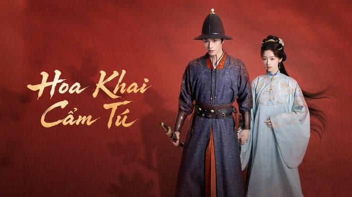 Hoa Khai Cẩm Tú do Đặng Khoa đạo diễn, với Đinh Vũ Hề và Đặng Ân Hy đóng chính, được chuyển thể từ tiểu thuyết cùng tên của tác giả Chi Chi. Phim kể về Phó Đình Vân, một tiểu thư danh môn bất ngờ rơi vào cảnh bị vu oan và phải tìm cách thoát thân. Trong hành trình lưu lạc, cô gặp Triệu Lăng, một thương nhân buôn muối có xuất thân thấp nhưng nhiều tham vọng. Cùng trải qua nạn đói, bạo loạn và những âm mưu từ gia tộc lẫn triều đình, hai người dần trở thành đồng hành quan trọng của nhau. Tác phẩm gây chú ý nhờ câu chuyện kết hợp giữa tình cảm, gia đấu và hành trình tự lập, đồng thời ghi nhận phản hồi tích cực trên Douban.