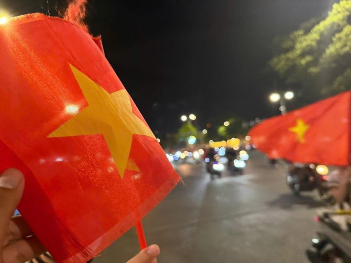 Không khí mừng chiến thắng tại Đà Nẵng diễn ra vô cùng tươi vui, an toàn và văn minh. Đặc biết, lực lượng chức năng đã có sự chủ động, cùng như ý thức chấp hành cao của người dân Đà Nẵng.