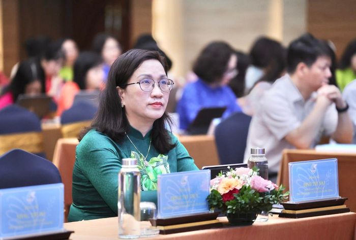 Bà Đinh Thị Mai, Phó Trưởng Ban Tuyên giáo trung ương, tham dự hội nghị