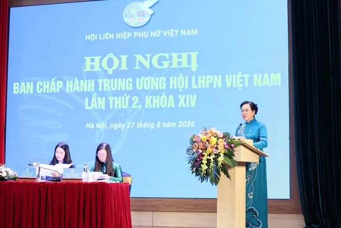 Ủy viên TƯ Đảng, Phó Chủ tịch UBTƯ MTTQ Việt Nam, Chủ tịch Hội LHPN Việt Nam Lê Thị Thủy phát biểu khai mạc hội nghị
