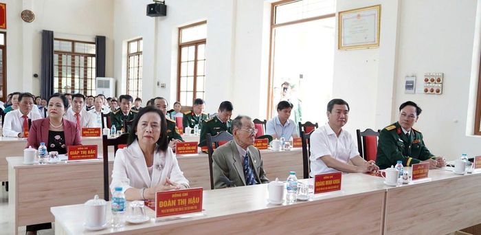 Đại diện lãnh đạo đảng, chính quyền và nhân dân tỉnh Lạng Sơn tham dự buổi lễ. 
