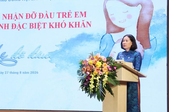 Bà Lê Kim Anh, Phó Chủ tịch UB MTTQ Việt Nam thành phố, Chủ tịch Hội LHPN thành phố Hà Nội, phát biểu hưởng ứng