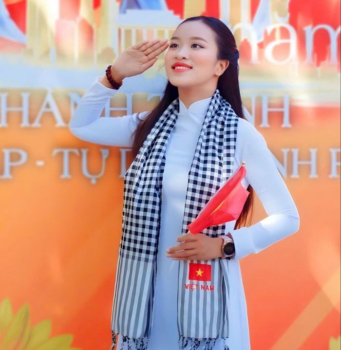 Lê Huỳnh Minh Khuê được kết nạp Đảng ngay khi còn học phổ thông.