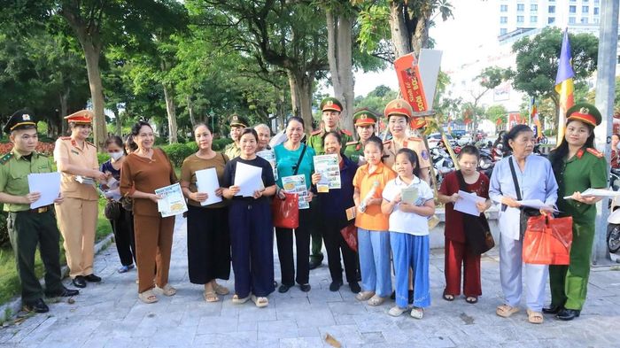 Tăng ni phật tử và lực lượng chức năng tỉnh Lạng Sơn cam kết chung tay xây dựng an toàn giao thông, trật tự trị an trên địa bàn