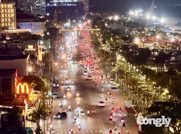 Quang cảnh ăn mừng chiến thắng tại phường Vũng Tàu, TPHCM