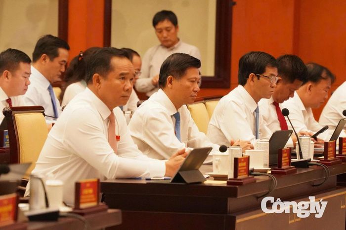 Các đại biểu tham dự kỳ họp.