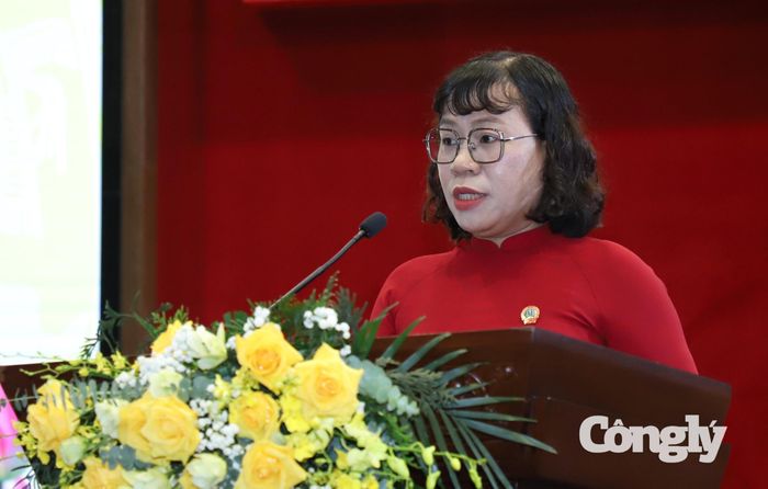 Đồng chí Nguyễn Thị Thu Hương phát biểu nhận nhiệm vụ.