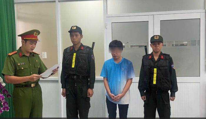 Lê Ngọc Hiển bị khởi tố bắt tạm giam về hành vi “Buôn bán hàng giả”. (Ảnh: Công an cung cấp)