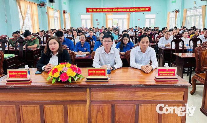 Các đại biểu tham dự buổi lễ