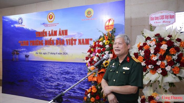 Đại tá, nhà báo Đỗ Phú Thọ - Tổng Biên tập Báo Cựu chiến binh Việt Nam phát biểu tại buổi lễ.