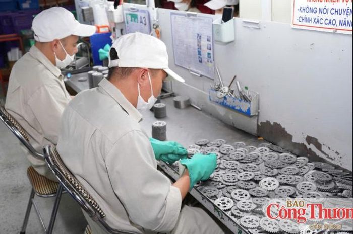 CBAM chính thức đi vào thực thi từ năm 2026, đồng nghĩa doanh nghiệp xuất khẩu hàng Việt Nam sang EU phải tuân thủ nhiều quy định khắt khe hơn.