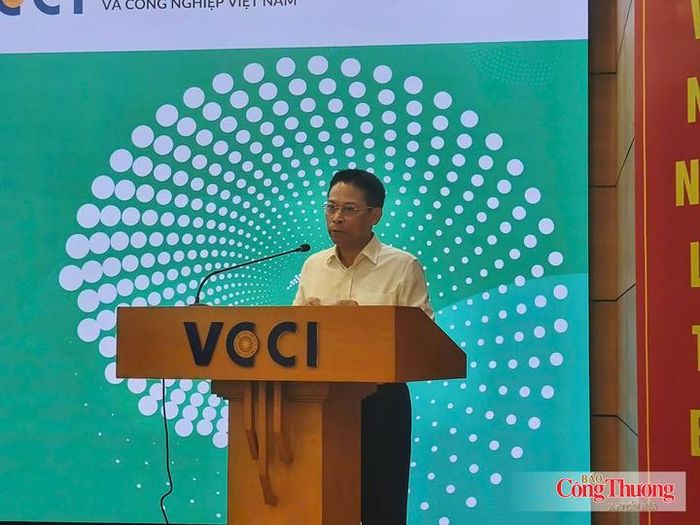 Ông Đào Trung Chính, Cục trưởng Cục Quản lý đất đai, Bộ Nông nghiệp và Môi trường phát biểu tại sự kiện.