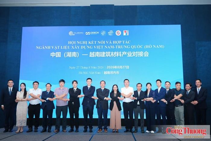 Đại diện các đơn vị ký kết hợp tác chiến lược tại hội nghị.