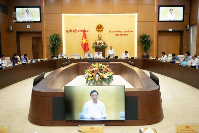 Ủy ban Thường vụ Quốc hội cho ý kiến về dự án Bộ luật Hàng hải và Đường thủy Việt Nam (sửa đổi).