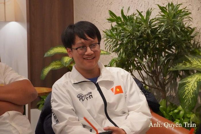 Em Trần Thuận Hiếu (Hà Nội), chia sẻ về quá trình học múa rối tại phường Đào Thục. 