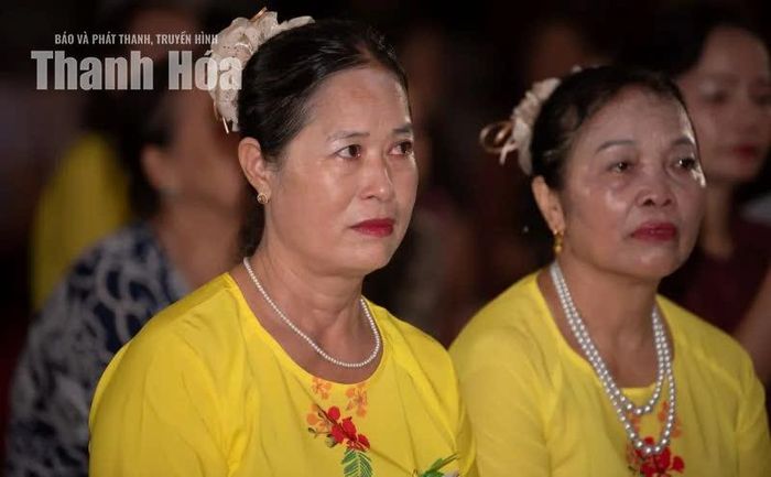 Lặng nghe từng lời cảm niệm công ơn dưỡng dục, một khoảnh khắc nghẹn ngào chạm tới nơi mềm yếu nhất của tâm can.