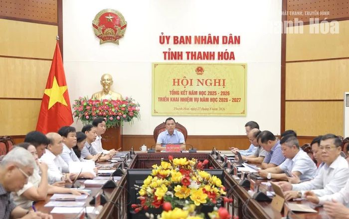 Chủ tịch UBND tỉnh Tô Anh Dũng cùng các đại biểu dự hội nghị tại điểm cầu tỉnh Thanh Hóa.