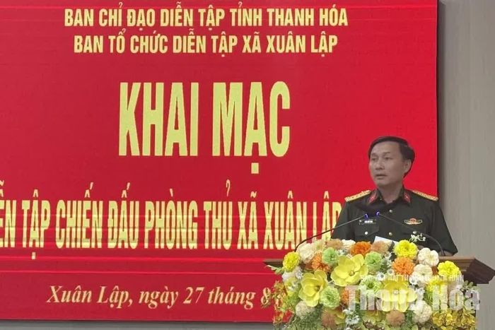 Đại tá Trần Hữu Tùng, Phó Chỉ huy trưởng Bộ Chỉ huy Quân sự tỉnh phát biểu chỉ đạo tại hội nghị.