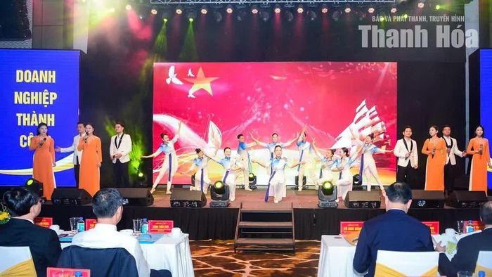 Tiết mục văn nghệ tại hội nghị.