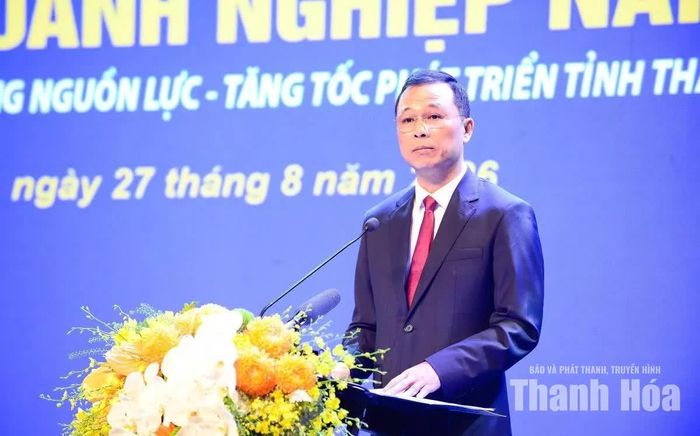 Chủ tịch UBND tỉnh Tô Anh Dũng phát biểu khai mạc hội nghị.