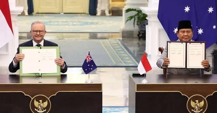 Thủ tướng Australia Anthony Albanese (trái) và Tổng thống Indonesia Prabowo Subianto ký Hiệp ước An ninh chung tại thủ đô Jakarta, ngày 06/02/2026. Ảnh: Reuters.