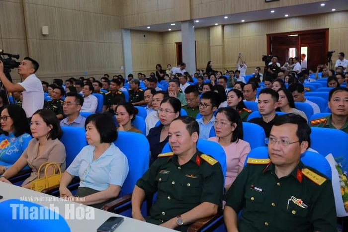 Các đại biểu dự lễ bế mạc.