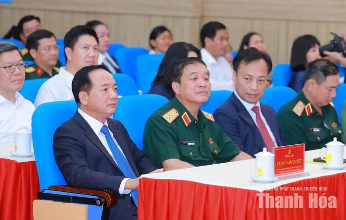 Trưởng Ban Tuyên giáo Trung ương Trịnh Văn Quyết và Phó Chủ nhiệm Tổng cục Chính trị Quân đội Nhân dân Việt Nam Trương Thiên Tô dự lễ bế mạc.