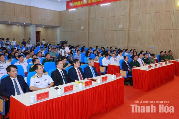 Các đại biểu dự lễ bế mạc.