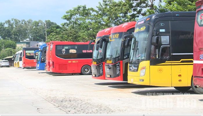 Phương tiện xe ô tô khách dự phòng tại Bến xe phía Bắc.