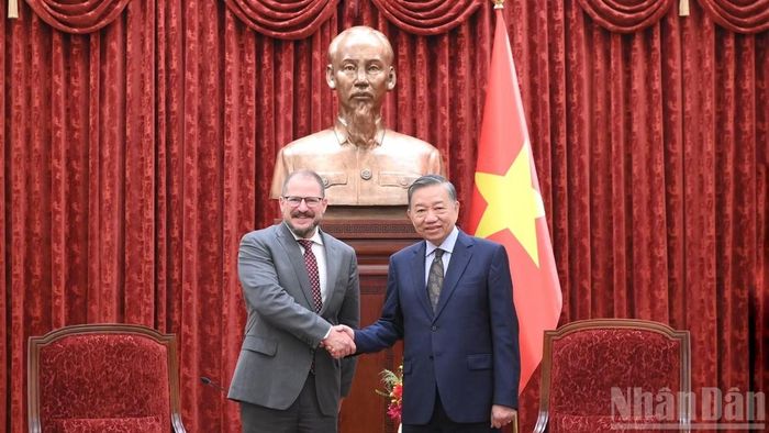Tổng Bí thư, Chủ tịch nước Tô Lâm và ông Cristiano Amon, Chủ tịch kiêm Tổng Giám đốc Điều hành Tập đoàn Qualcomm (Hoa Kỳ). Ảnh: Đăng Khoa/Nhân Dân