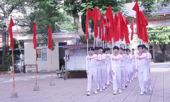 Dự kiến Trường Trung học phổ thông Thái Thuận (phường Bắc Giang) sẽ được xây mới hiện đại trong thời gian tới. Ảnh: Một hoạt động ngoại khóa của học sinh Trường Trung học phổ thông Thái Thuận.
