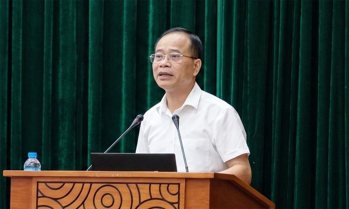 Đồng chí Trần Ngọc Minh, Phó Bí thư Đảng ủy UBND tỉnh quán triệt một số nội dung.