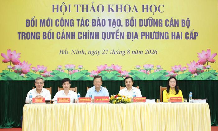 Các đồng chí chủ trì hội thảo.