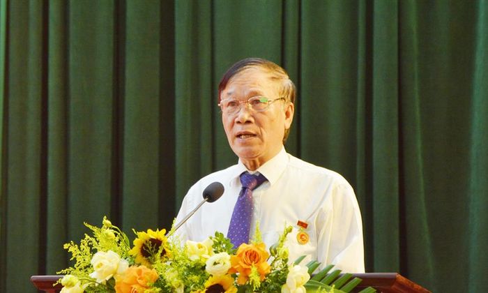 Đảng viên Nguyễn Văn Hạ phát biểu tại buổi lễ.