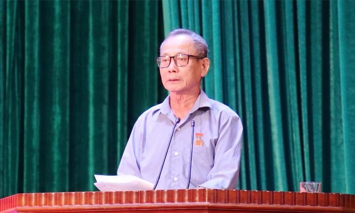  Đảng viên Nguyễn Đăng Điệt phát biểu ý kiến. 