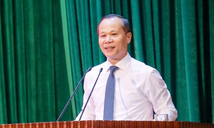  Đồng chí Mai Sơn phát biểu tại Lễ trao tặng Huy hiệu Đảng. 