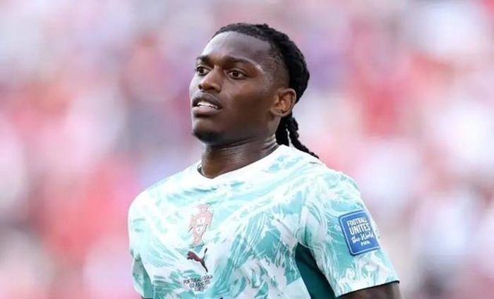 Aston Villa đang tích cực thúc đẩy thương vụ chiêu mộ Rafael Leao từ AC Milan.