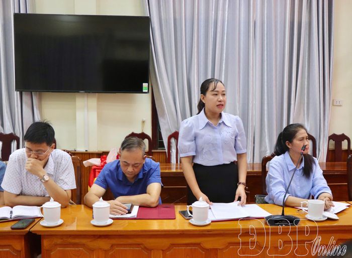 Đại diện cán bộ, công chức được bàn giao về Đảng ủy MTTQ Việt Nam tỉnh tham gia trao đổi ý kiến.